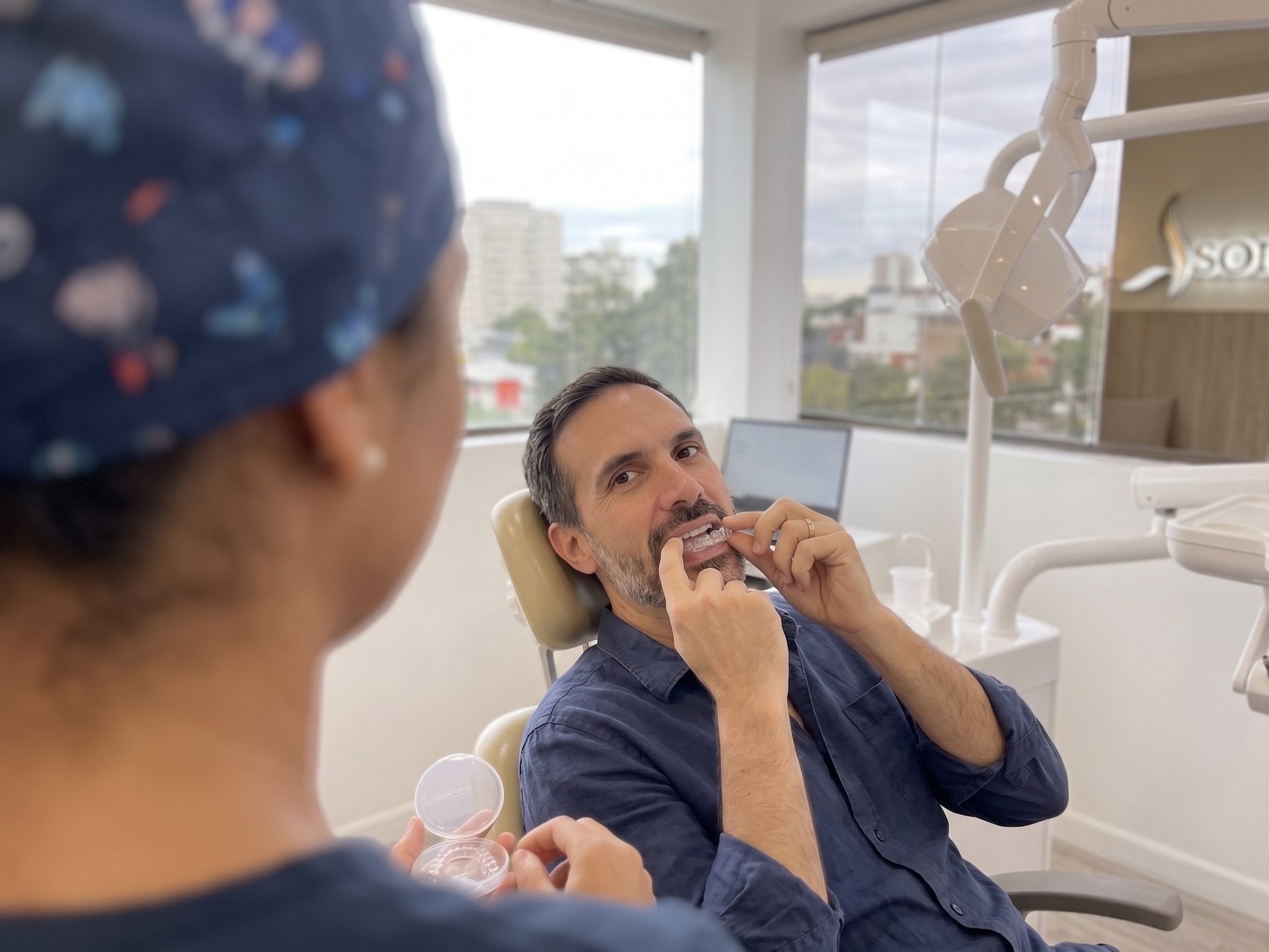 Alineador dental transparente